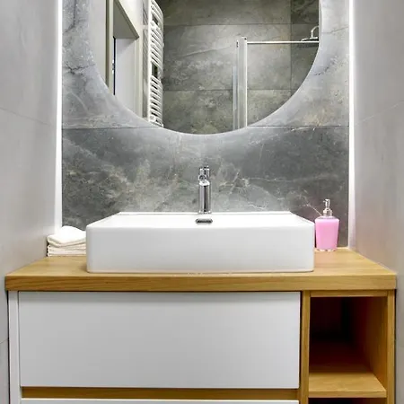 Essence Sapphire Apartment Poznan